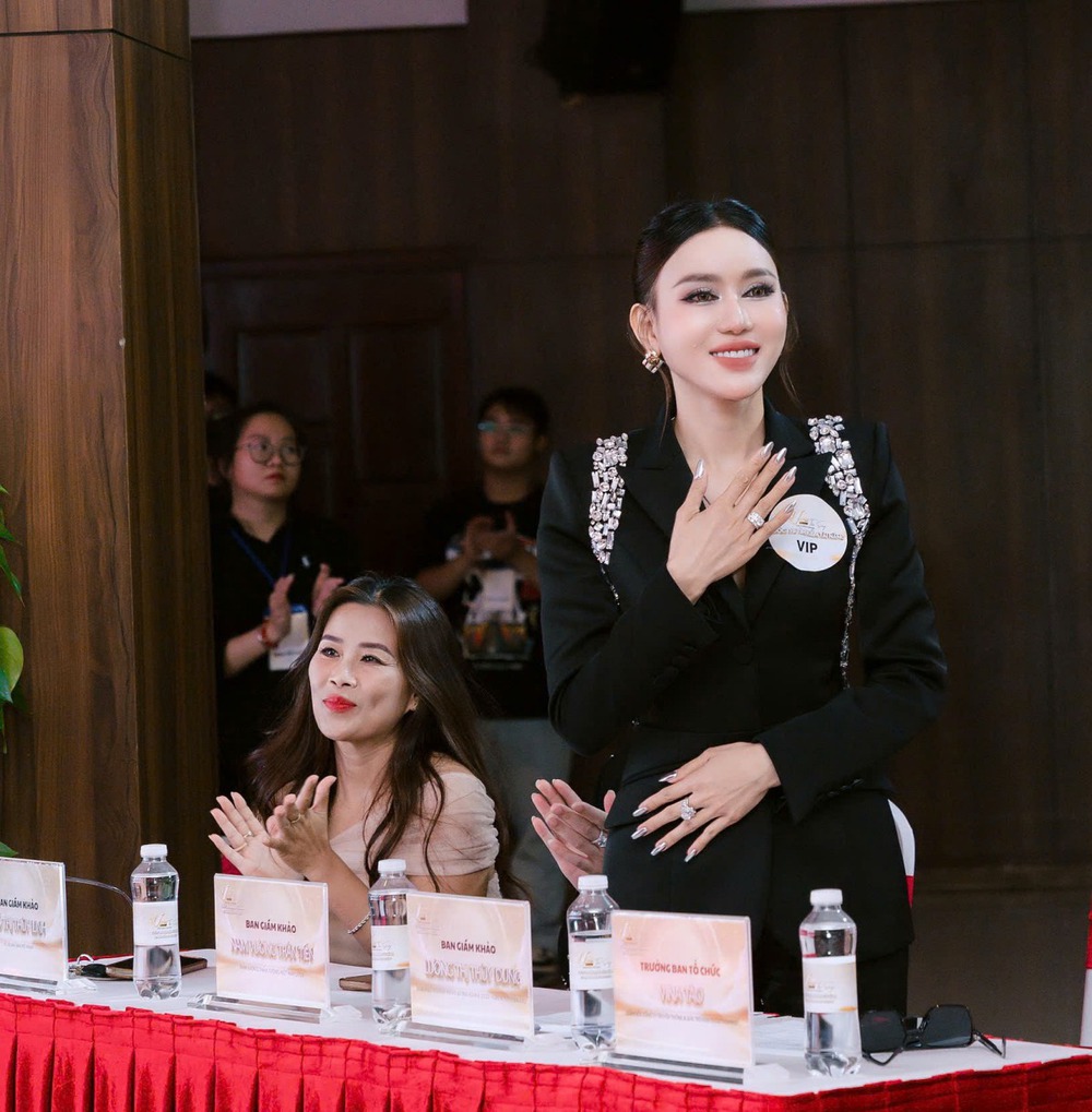 Hoa hậu Lương Thị Thùy Dung ngồi ghế nóng cuộc thi tài năng View Idol  - Ảnh 1.