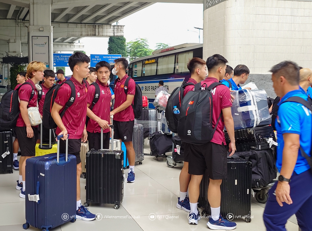 U23 Việt Nam có mặt tại Indonesia, chinh phục ‘nhiệm vụ’ khó tại giải Đông Nam Á - Ảnh 1.