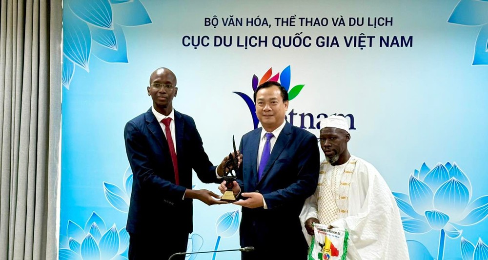 Đoàn Võ sư quốc tế Vovinam - Việt Võ Đạo làm việc với Cục Thể dục thể thao Việt Nam và Cục Du lịch quốc gia Việt Nam - Ảnh 1.
