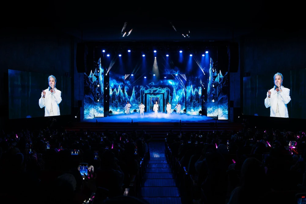 S.T Sơn Thạch mở màn ZCity EP 01 - Fanshow đột phá, kết nối cảm xúc và tương tác cùng người hâm mộ - Ảnh 1.