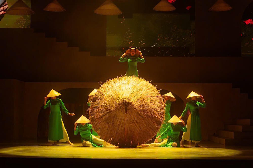 "Việt Nam bách nghệ": Show diễn thấm đẫm hồn Việt - Ảnh 2. "Việt Nam bách nghệ": Show diễn thấm đẫm hồn Việt - Ảnh 2.