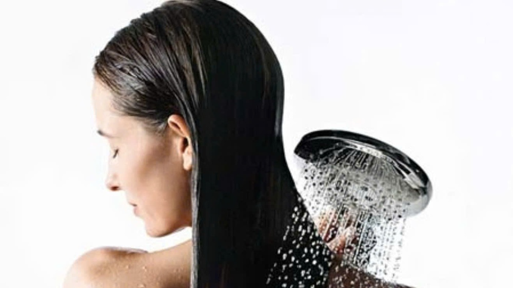 Lợi bất cập hại từ việc tắm quá sạch - Ảnh 1.