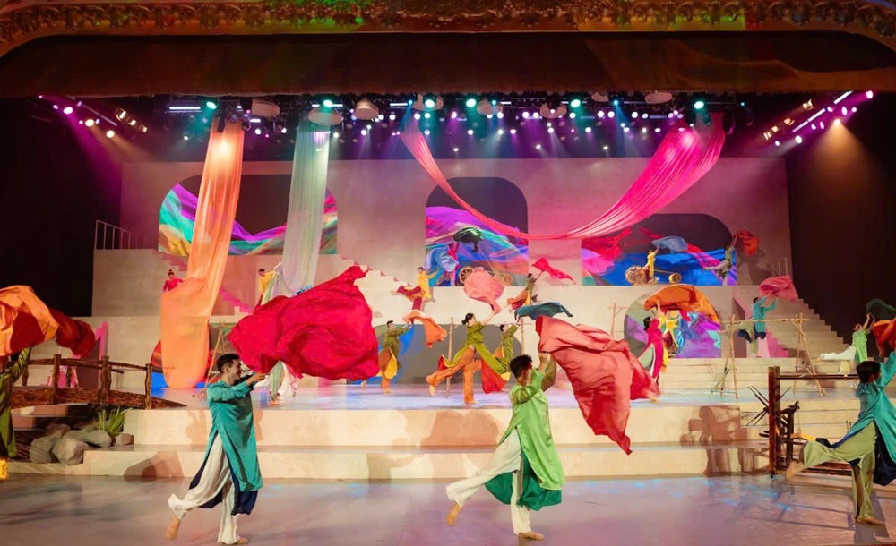 "Việt Nam bách nghệ": Show diễn thấm đẫm hồn Việt - Ảnh 7. "Việt Nam bách nghệ": Show diễn thấm đẫm hồn Việt - Ảnh 7.