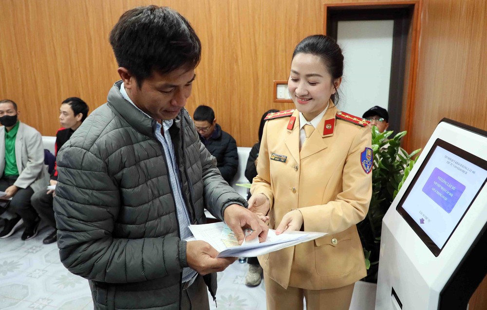 Cục Cảnh sát giao thông thông tin về việc cập nhật giấy phép lái xe trên VNeID - Ảnh 3.
