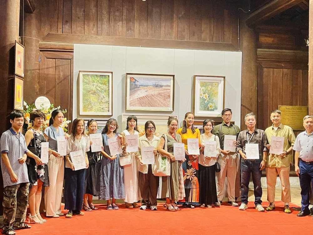 “Nối” - Khi tranh màu nước kết nối con người, thiên nhiên và ký ức - Ảnh 2.