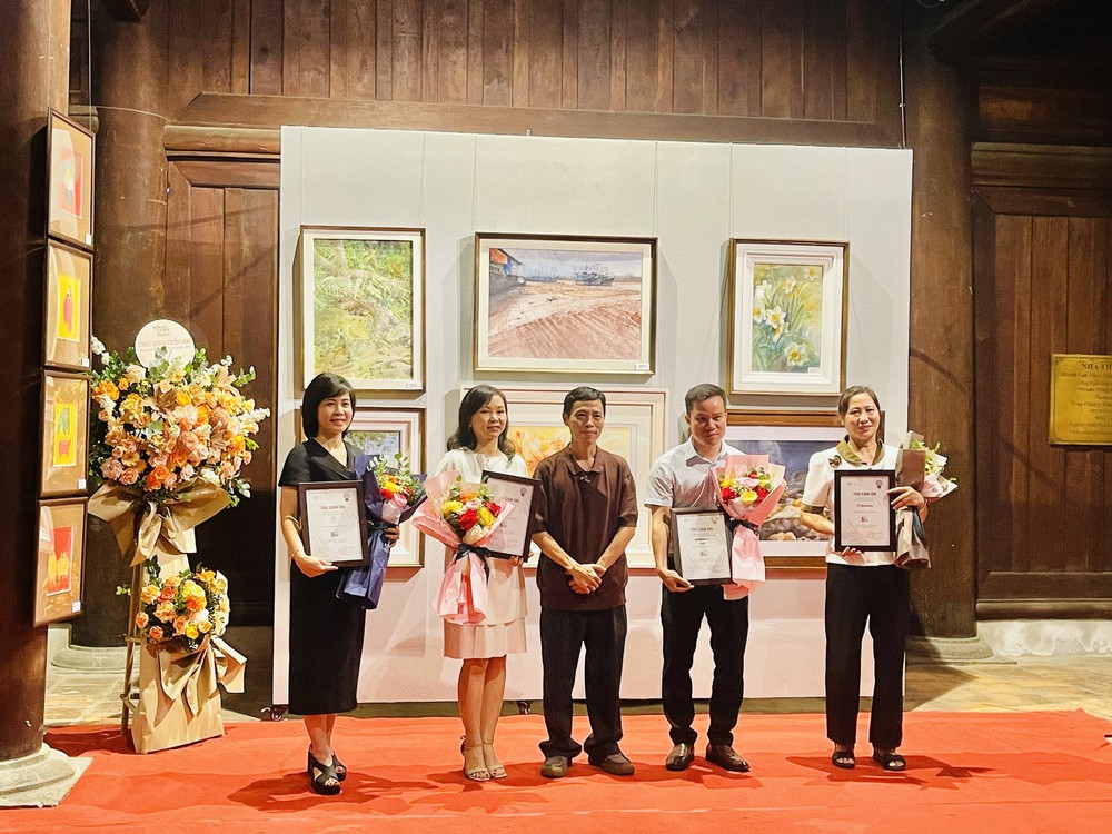 “Nối” - Khi tranh màu nước kết nối con người, thiên nhiên và ký ức - Ảnh 3.