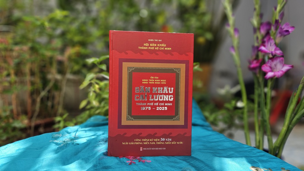 “Sân khấu cải lương TP.HCM 1975 - 2025”: Từ thời hoàng kim đến thời đại số hóa - Ảnh 1. “Sân khấu cải lương TP.HCM 1975 - 2025”: Từ thời hoàng kim đến thời đại số hóa - Ảnh 1.