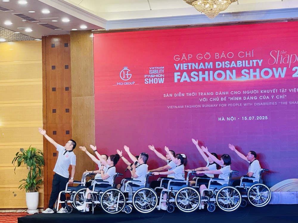 vnapotalsankhaucuaychi-landautochucvietnamdisabilityfashionshow2025danhchonguoikhuyettat8150999-17525906853041556360099.jpg