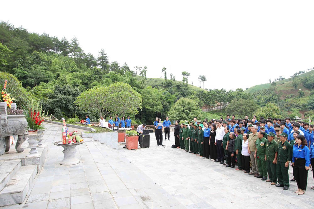 75 năm Ngày truyền thống lực lượng thanh niên xung phong: Tưởng nhớ các anh hùng liệt sỹ tại Ngã ba Cò Nòi - Ảnh 3.