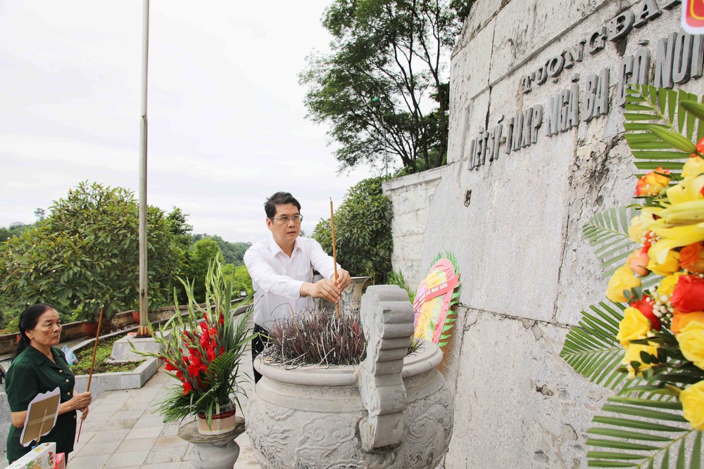 75 năm Ngày truyền thống lực lượng thanh niên xung phong: Tưởng nhớ các anh hùng liệt sỹ tại Ngã ba Cò Nòi - Ảnh 1.