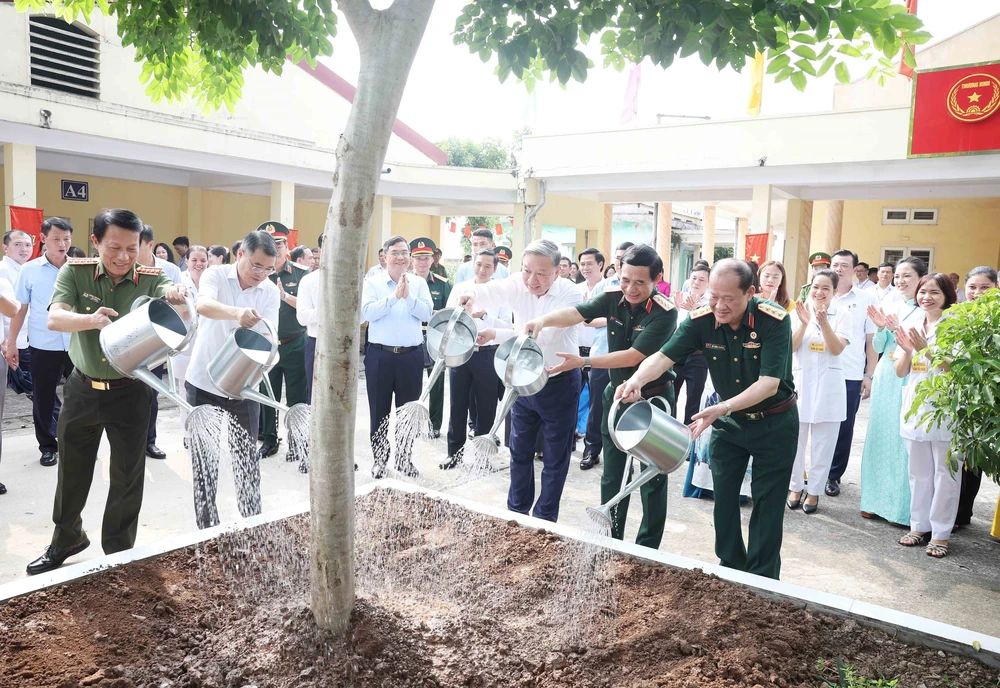Tổng Bí thư Tô Lâm: Người có công là tài sản quý, là biểu tượng của ý chí, nghị lực Việt Nam - Ảnh 14. Tổng Bí thư Tô Lâm: Người có công là tài sản quý, là biểu tượng của ý chí, nghị lực Việt Nam - Ảnh 14.