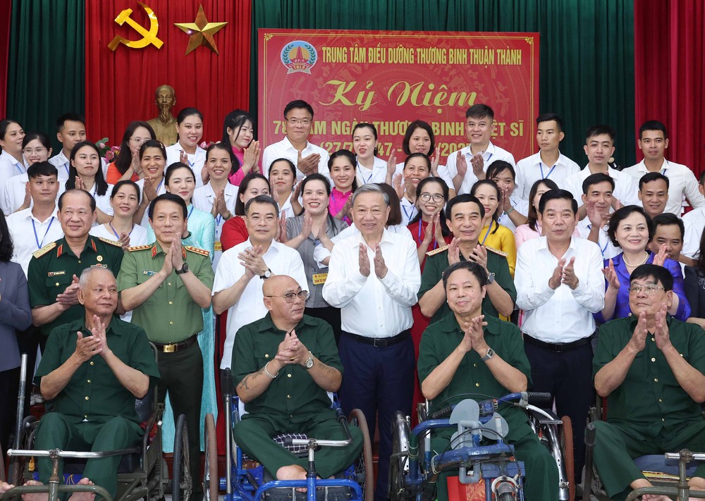 Tổng Bí thư Tô Lâm: Người có công là tài sản quý, là biểu tượng của ý chí, nghị lực Việt Nam - Ảnh 12. Tổng Bí thư Tô Lâm: Người có công là tài sản quý, là biểu tượng của ý chí, nghị lực Việt Nam - Ảnh 12.