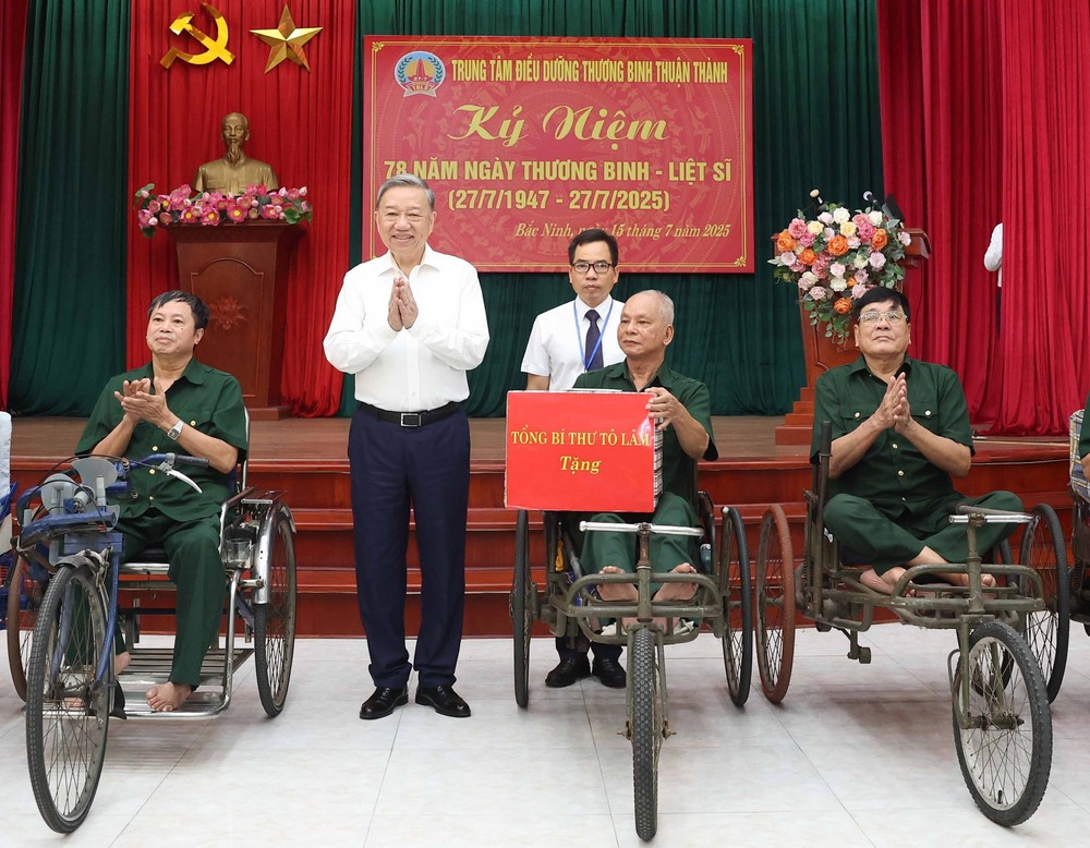Tổng Bí thư Tô Lâm: Người có công là tài sản quý, là biểu tượng của ý chí, nghị lực Việt Nam - Ảnh 8. Tổng Bí thư Tô Lâm: Người có công là tài sản quý, là biểu tượng của ý chí, nghị lực Việt Nam - Ảnh 8.