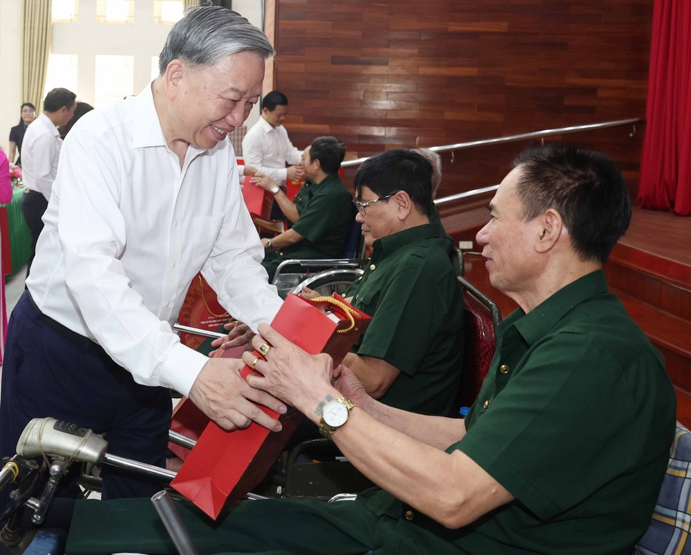 Tổng Bí thư Tô Lâm: Người có công là tài sản quý, là biểu tượng của ý chí, nghị lực Việt Nam - Ảnh 11. Tổng Bí thư Tô Lâm: Người có công là tài sản quý, là biểu tượng của ý chí, nghị lực Việt Nam - Ảnh 11.