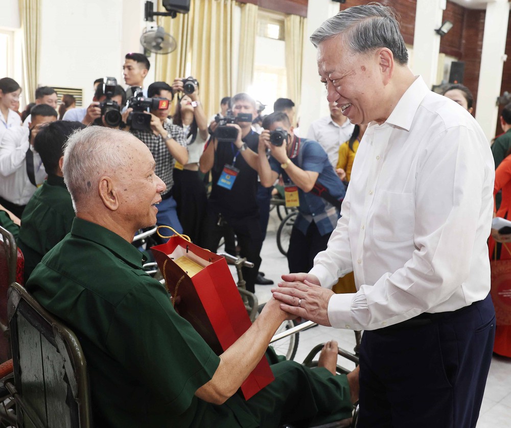 Tổng Bí thư Tô Lâm: Người có công là tài sản quý, là biểu tượng của ý chí, nghị lực Việt Nam - Ảnh 10. Tổng Bí thư Tô Lâm: Người có công là tài sản quý, là biểu tượng của ý chí, nghị lực Việt Nam - Ảnh 10.