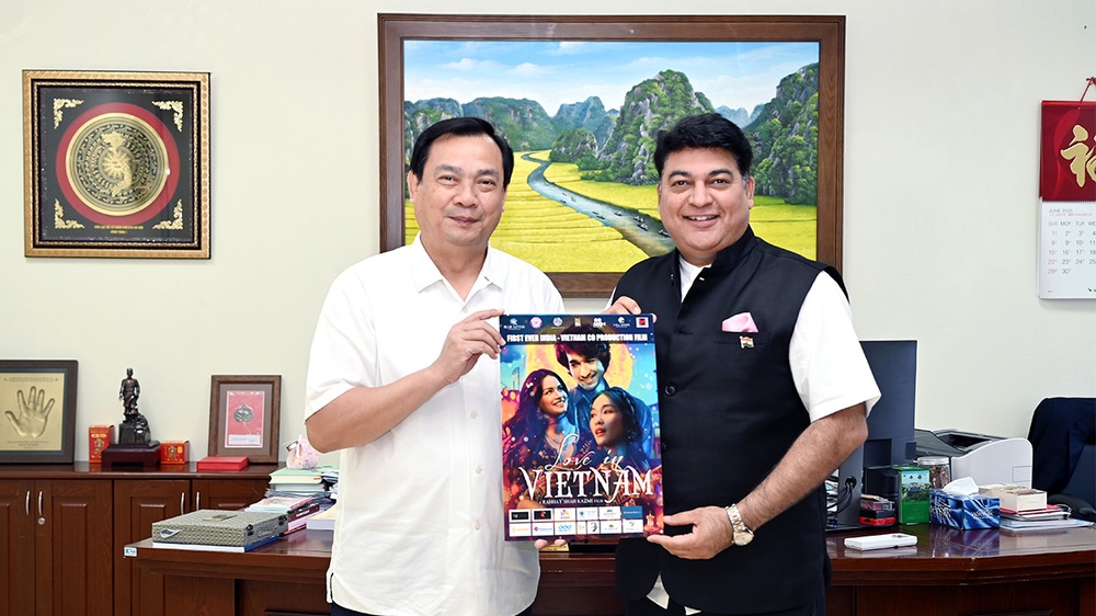 Cục trưởng Nguyễn Trùng Khánh tiếp Nhà sản xuất phim Bollywood bàn kế hoạch xúc tiến du lịch qua bộ phim “Love in Vietnam” - Ảnh 1. Cục trưởng Nguyễn Trùng Khánh tiếp Nhà sản xuất phim Bollywood bàn kế hoạch xúc tiến du lịch qua bộ phim “Love in Vietnam” - Ảnh 1.
