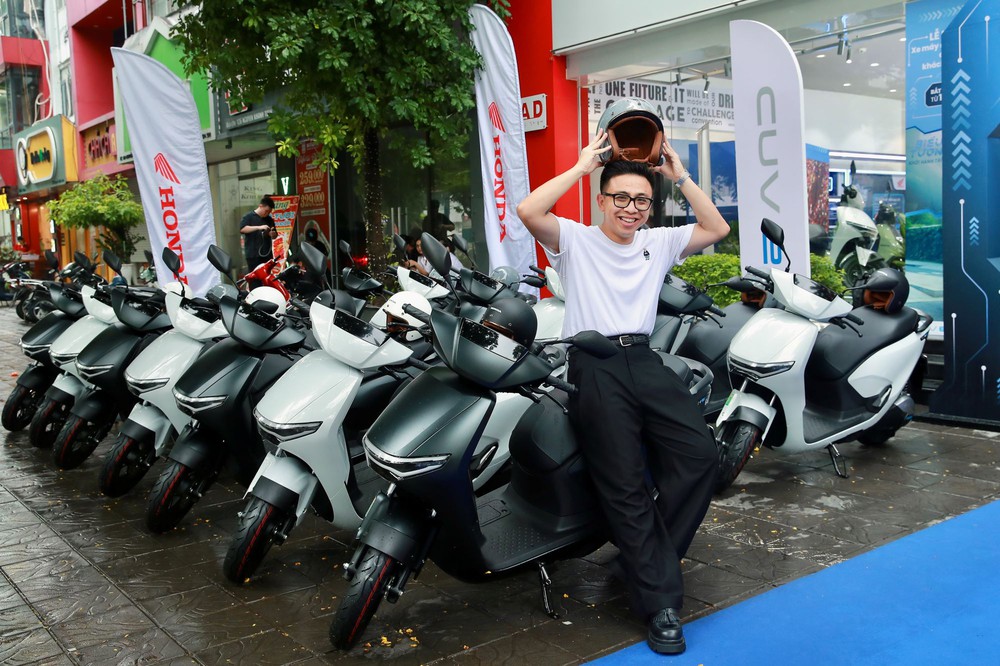 Honda bắt đầu giao xe máy điện cao cấp CUV-e tại Hà Nội - Ảnh 1. Honda bắt đầu giao xe máy điện cao cấp CUV-e tại Hà Nội - Ảnh 1.