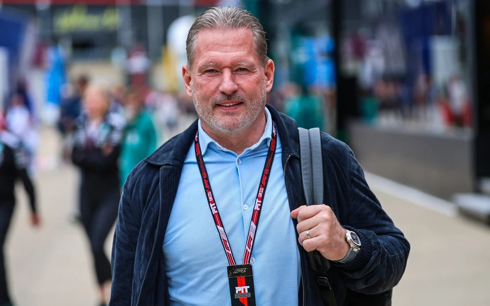 Jos Verstappen: Người cha đầy tranh cãi của sao F1 - Ảnh 1.