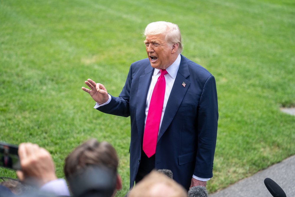 Tổng thống Trump đưa ra loạt thông báo thuế quan mới - Ảnh 1. Tổng thống Trump đưa ra loạt thông báo thuế quan mới - Ảnh 1.