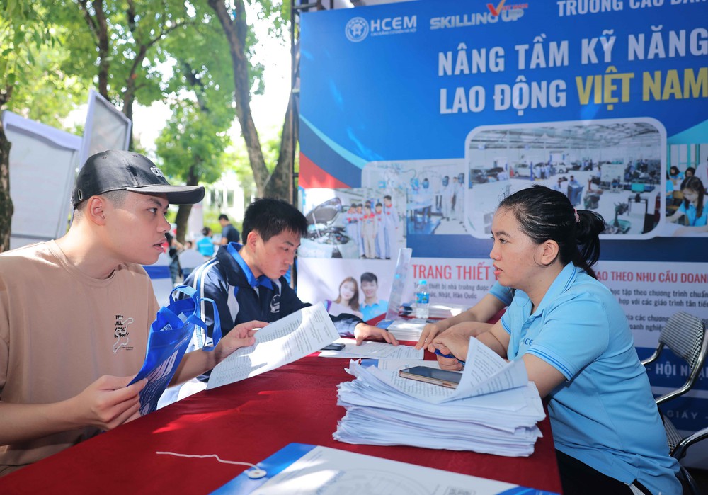 Thí sinh bắt đầu đăng ký nguyện vọng xét tuyển đại học, cao đẳng năm 2025 - Ảnh 2.