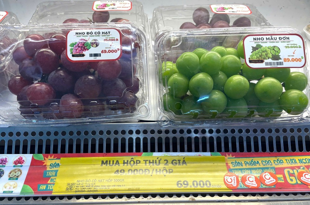 Nỗi lo an toàn từ trái cây nhập khẩu giá rẻ, không nguồn gốc - Ảnh 2.