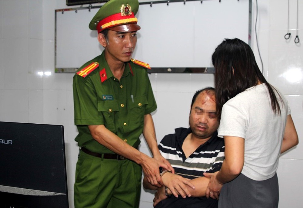 Vụ ô tô tông nhiều xe máy rơi xuống sông tại Nghệ An: Tạm giữ hình sự tài xế gây tai nạn  - Ảnh 1.