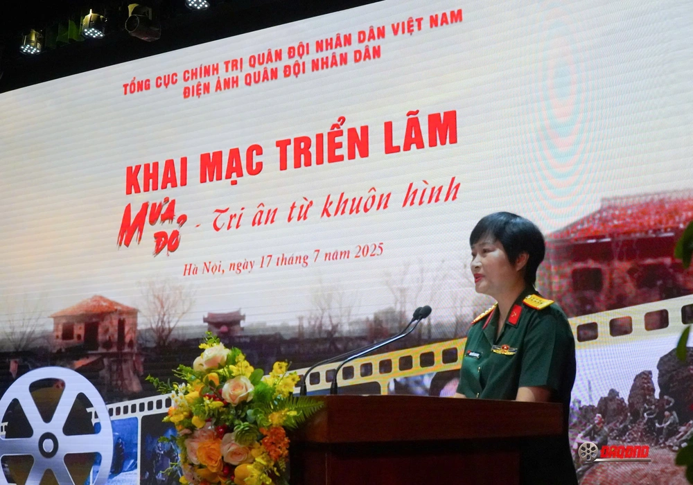 Triển lãm ảnh 'Mưa đỏ': Nén tâm nhang nghệ thuật, khắc ghi trận chiến lịch sử - Ảnh 5.