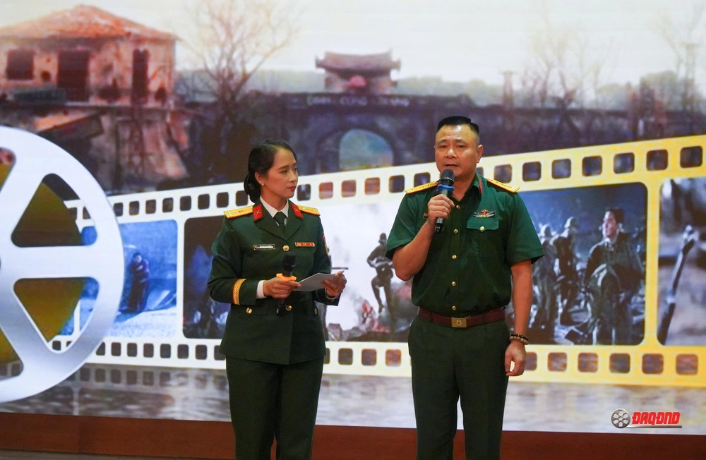 Triển lãm ảnh 'Mưa đỏ': Nén tâm nhang nghệ thuật, khắc ghi trận chiến lịch sử - Ảnh 6.