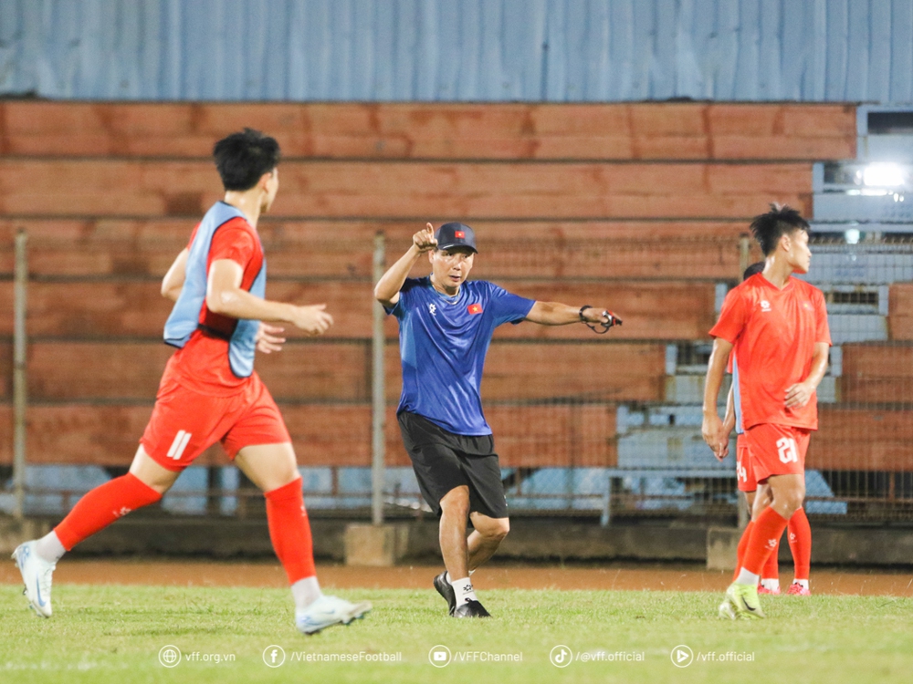 Tin nóng bóng đá Việt hôm nay 18/7: U23 Việt Nam không được làm quen sân thi đấu; Công Phượng có thầy mới - Ảnh 1.