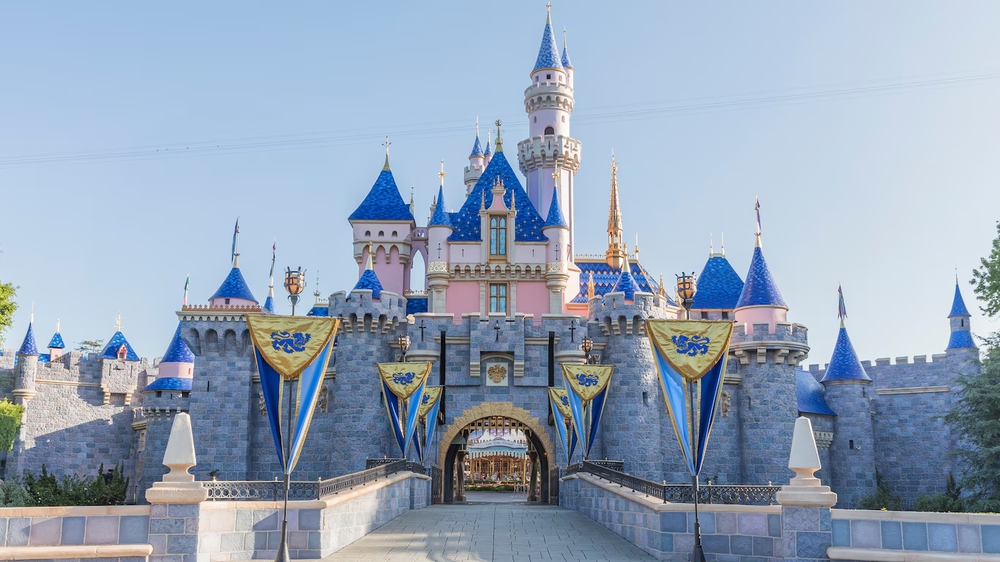 Kỷ niệm 70 năm khánh thành Disneyland: Hành trình từ giấc mơ đến “nơi hạnh phúc nhất thế giới” - Ảnh 1.