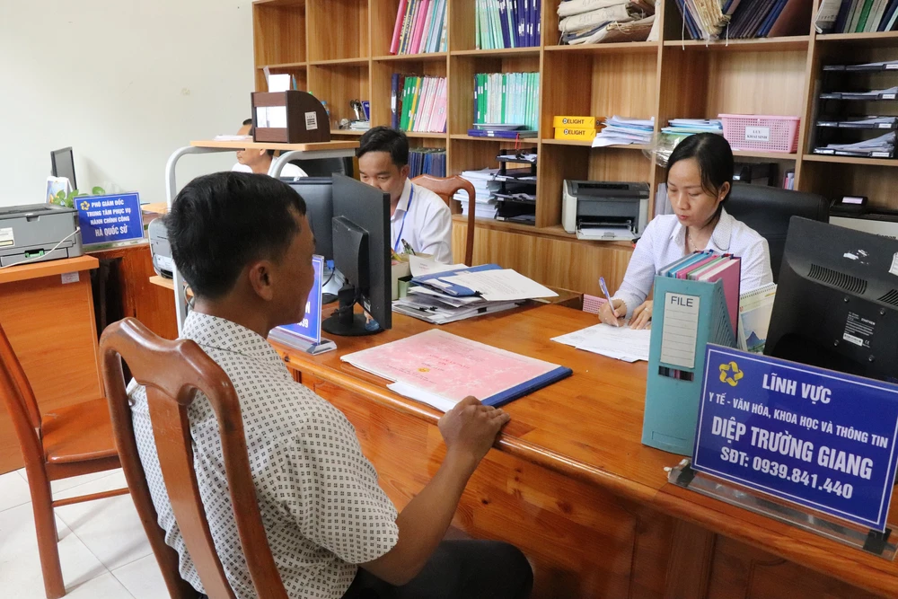 Thủ tướng yêu cầu tập trung tháo gỡ vướng mắc giai đoạn đầu vận hành mô hình tổ chức chính quyền địa phương 2 cấp - Ảnh 5. Thủ tướng yêu cầu tập trung tháo gỡ vướng mắc giai đoạn đầu vận hành mô hình tổ chức chính quyền địa phương 2 cấp - Ảnh 5.