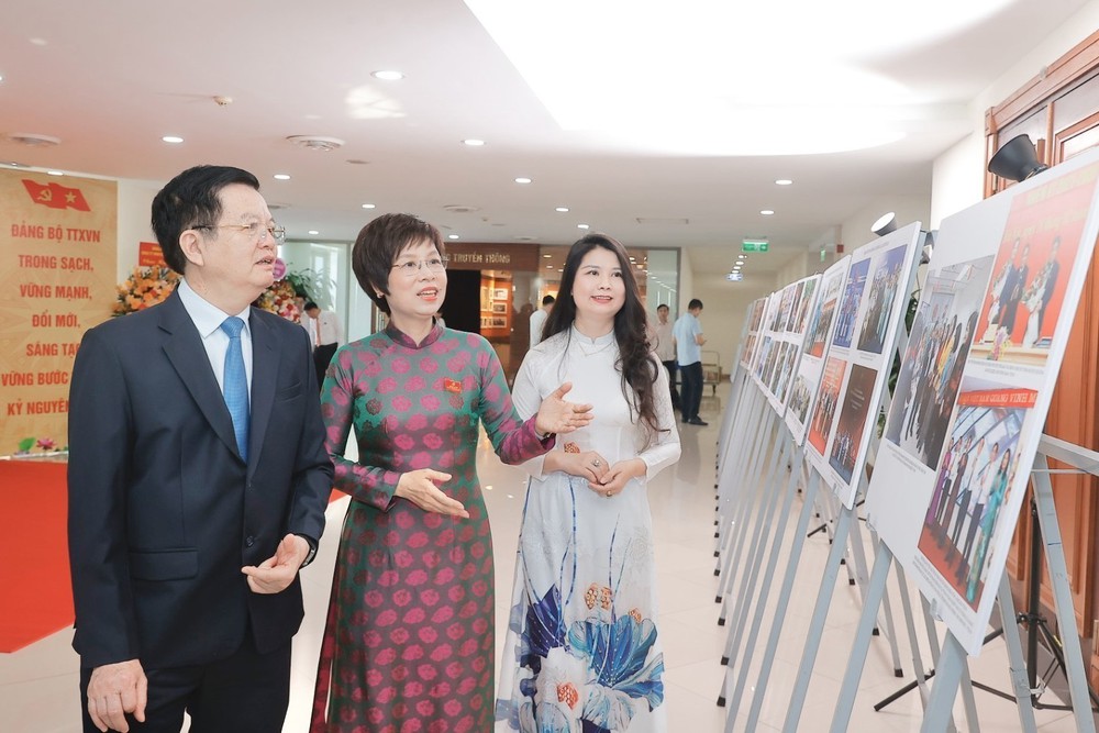Phó Thủ tướng Mai Văn Chính dự Đại hội đại biểu Đảng bộ Thông tấn xã Việt Nam lần thứ 27, nhiệm kỳ 2025 - 2030 - Ảnh 3.