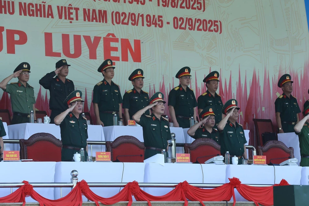 Hình ảnh tổng hợp luyện diễu binh, diễu hành kỷ niệm 80 năm Quốc khánh 2/9 - Ảnh 2.