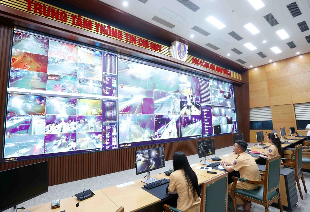 TP. Hồ Chí Minh nghiên cứu bổ sung camera để xử lý vi phạm lòng đường, vỉa hè - Ảnh 2.
