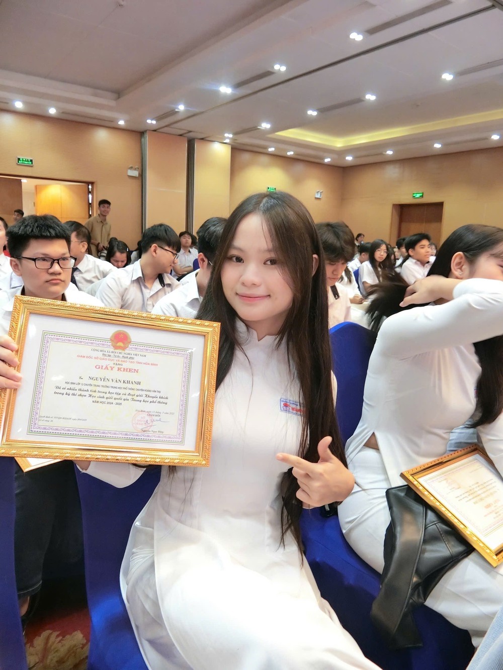 Với ý chí và kế hoạch rõ ràng, nữ sinh Phú Thọ đạt điểm thi khối D04 ấn tượng - Ảnh 1.