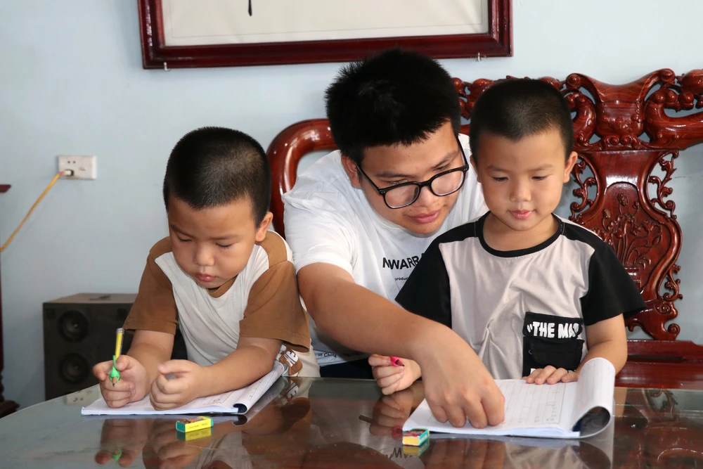 Thủ khoa "toàn năng" truyền cảm hứng trong học đường - Ảnh 6. Thủ khoa "toàn năng" truyền cảm hứng trong học đường - Ảnh 6.