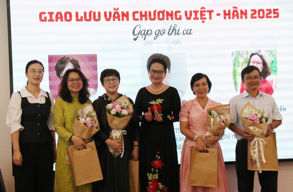 Thơ ca tạo nhịp cầu kết nối văn hóa Việt Nam - Hàn Quốc - Ảnh 5.