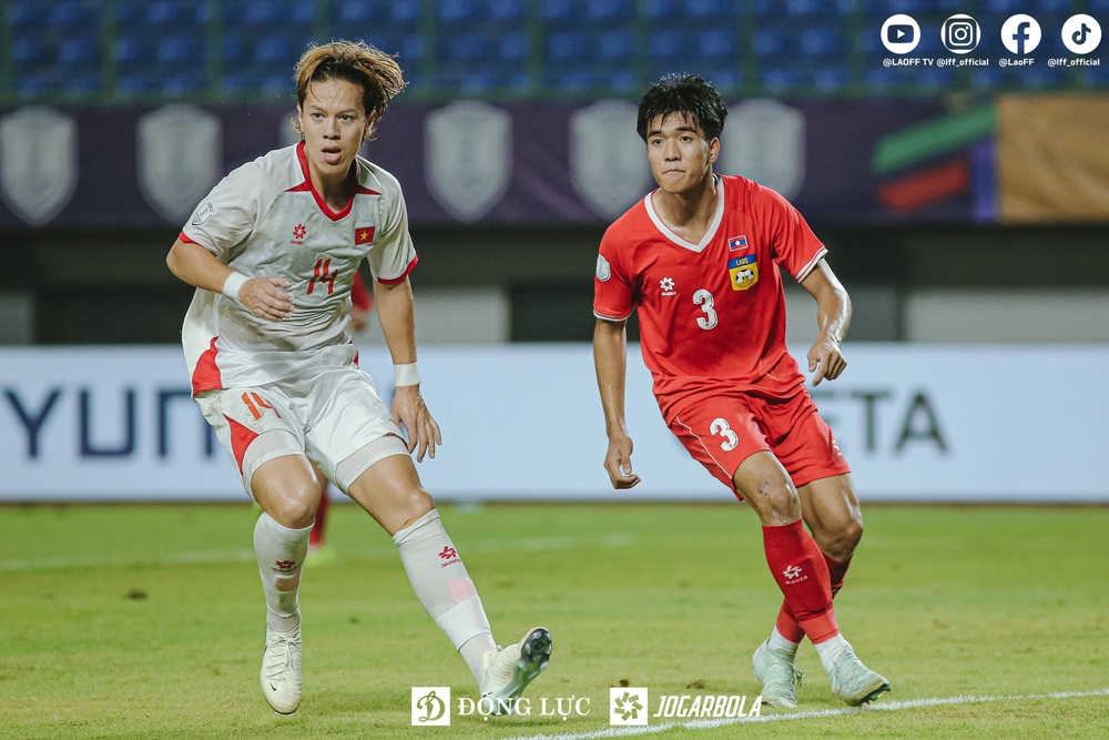 HLV U23 Lào bất ngờ khen cầu thủ Việt kiều của U23 Việt Nam - Ảnh 1.