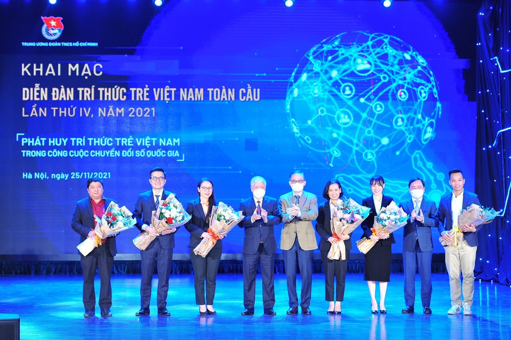Nhìn lại 5 kỳ Diễn đàn Trí thức trẻ Việt Nam toàn cầu - Ảnh 4. Nhìn lại 5 kỳ Diễn đàn Trí thức trẻ Việt Nam toàn cầu - Ảnh 4.