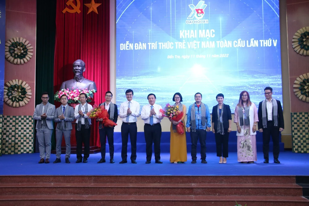 Nhìn lại 5 kỳ Diễn đàn Trí thức trẻ Việt Nam toàn cầu - Ảnh 5. Nhìn lại 5 kỳ Diễn đàn Trí thức trẻ Việt Nam toàn cầu - Ảnh 5.