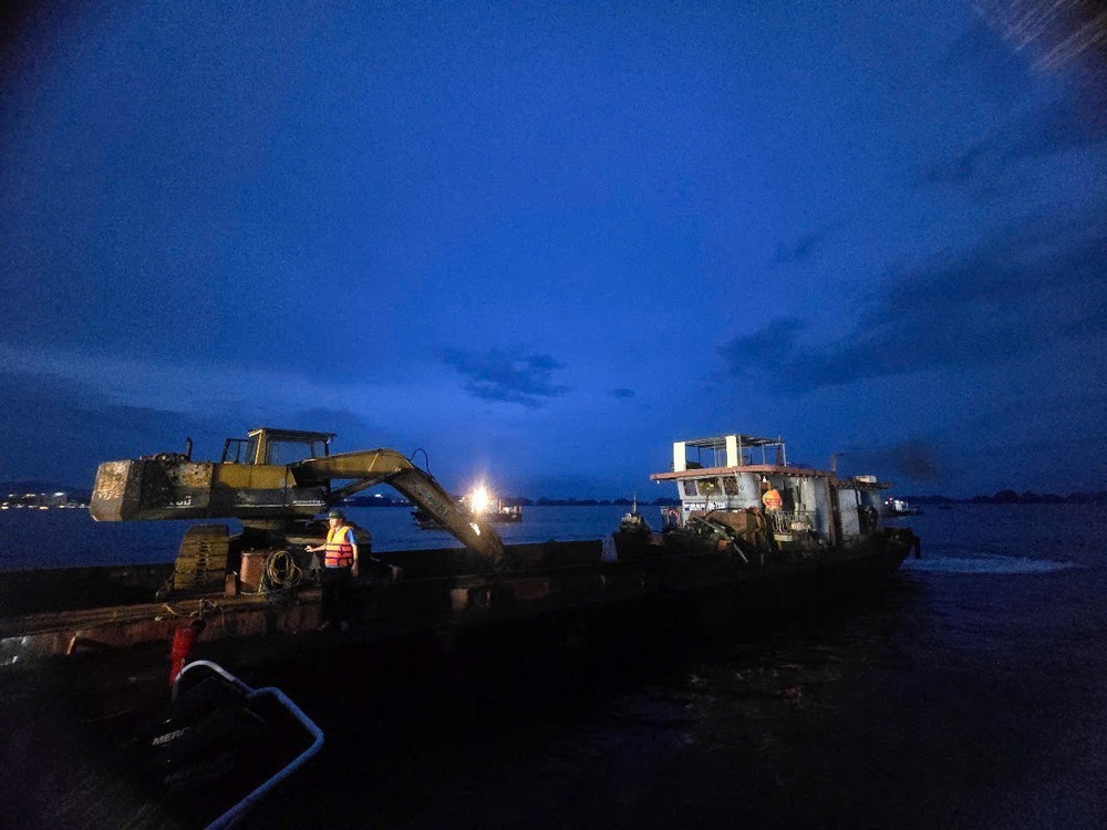 Vụ lật tàu du lịch trên vịnh Hạ Long: Đã tìm thấy 28 thi thể nạn nhân - Ảnh 3. Vụ lật tàu du lịch trên vịnh Hạ Long: Đã tìm thấy 28 thi thể nạn nhân - Ảnh 3.