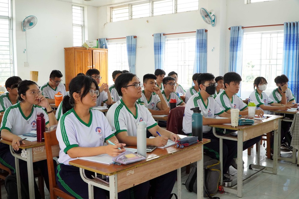Chuẩn hóa giáo dục chuyên, tạo nền tảng phát triển nhân tài quốc gia - Ảnh 1.