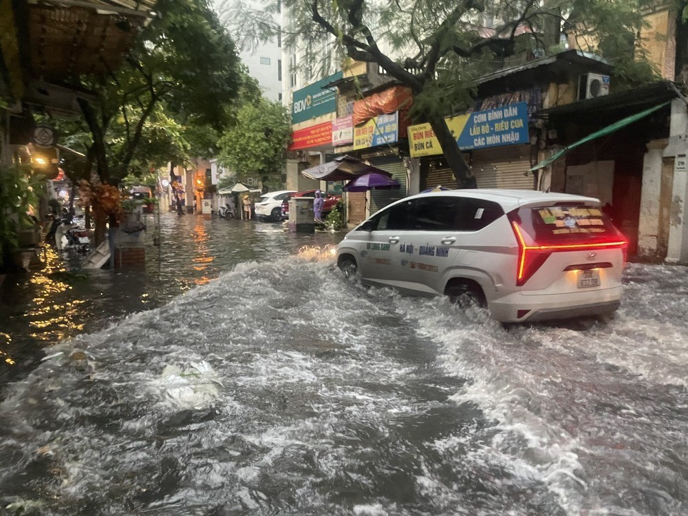 Bộ VHTTDL yêu cầu các đơn vị tập trung ứng phó với bão số 3 năm 2025 - Ảnh 2.