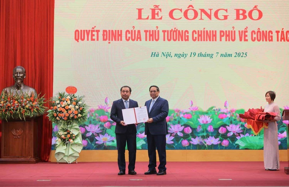 Thủ tướng Phạm Minh Chính trao Quyết định giao quyền Bộ trưởng Bộ Nông nghiệp và Môi trường - Ảnh 2.