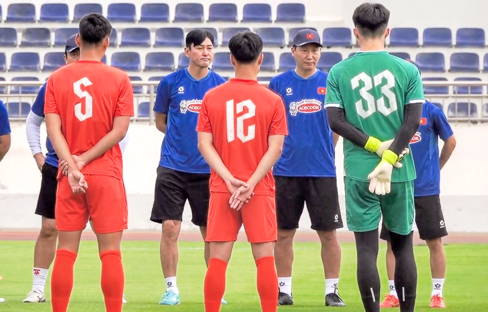 Tin nóng bóng đá Việt hôm nay 3/7: HLV Kim Sang Sik có chiến thắng đầu tiên cùng U22 Việt Nam; Malaysia vẫn lo bị xử thua đội tuyển Việt Nam - Ảnh 1.