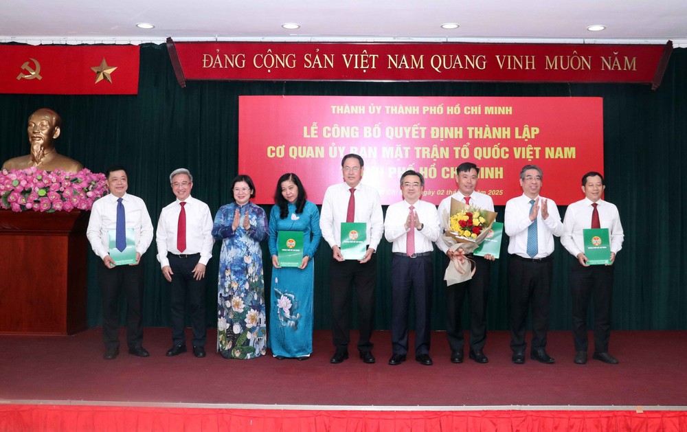 Trao quyết định thành lập cơ quan Ủy ban MTTQ Việt Nam Thành phố Hồ Chí Minh - Ảnh 3.
