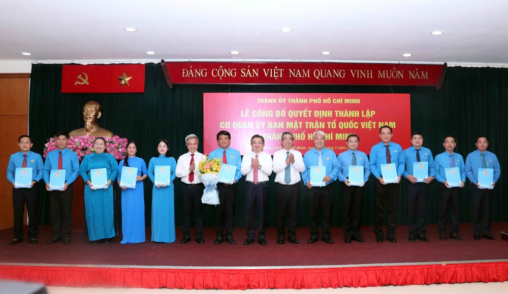 Trao quyết định thành lập cơ quan Ủy ban MTTQ Việt Nam Thành phố Hồ Chí Minh - Ảnh 4.