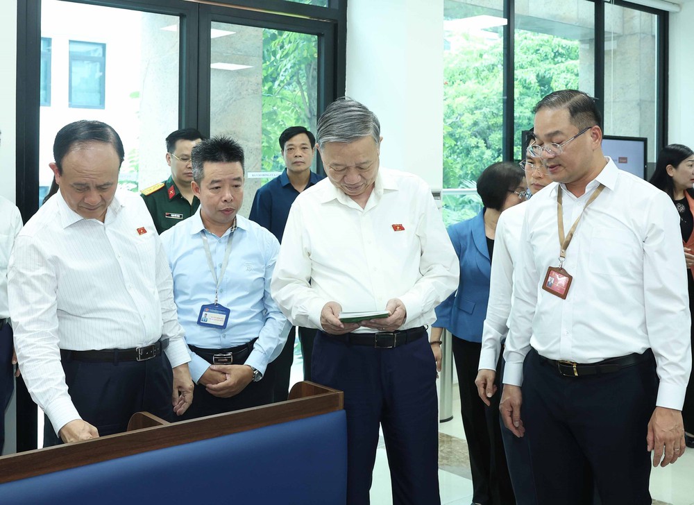 Tổng Bí thư Tô Lâm tiếp xúc cử tri Hà Nội sau Kỳ họp thứ 9, Quốc hội khóa XV - Ảnh 12.