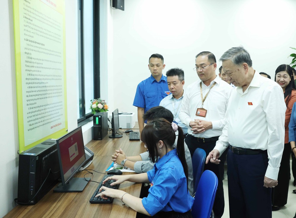 Tổng Bí thư Tô Lâm tiếp xúc cử tri Hà Nội sau Kỳ họp thứ 9, Quốc hội khóa XV - Ảnh 11.
