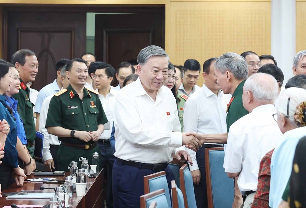 Tổng Bí thư Tô Lâm tiếp xúc cử tri Hà Nội sau Kỳ họp thứ 9, Quốc hội khóa XV - Ảnh 7.